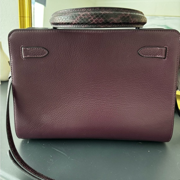Beautiful Coach Plum Crossbody bag with snake print accents - Picture 3 of 8